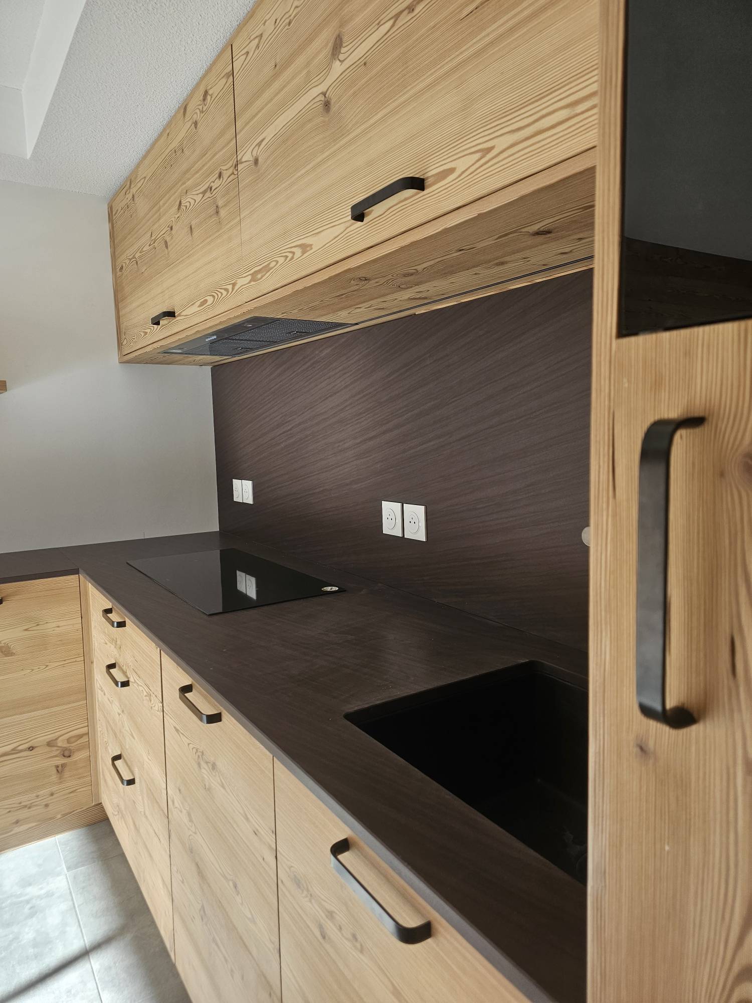 Cuisine%20en%20m%c3%a9l%c3%a8ze%20vapo%20bross%c3%a9%20vernis%20et%20marmotex%20ipanema%20brown%20satinato