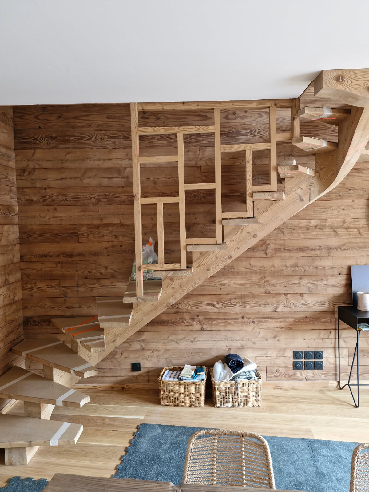 Escalier%20en%20m%c3%a9l%c3%a8ze%20vapo%20%c3%a0%20brian%c3%a7on